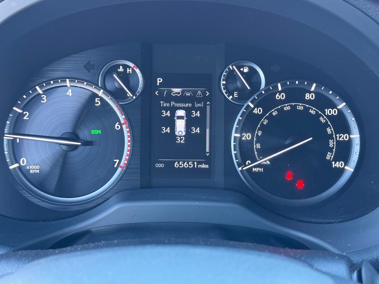 Lexus GX Vehicle Full-screen Gallery Image 21