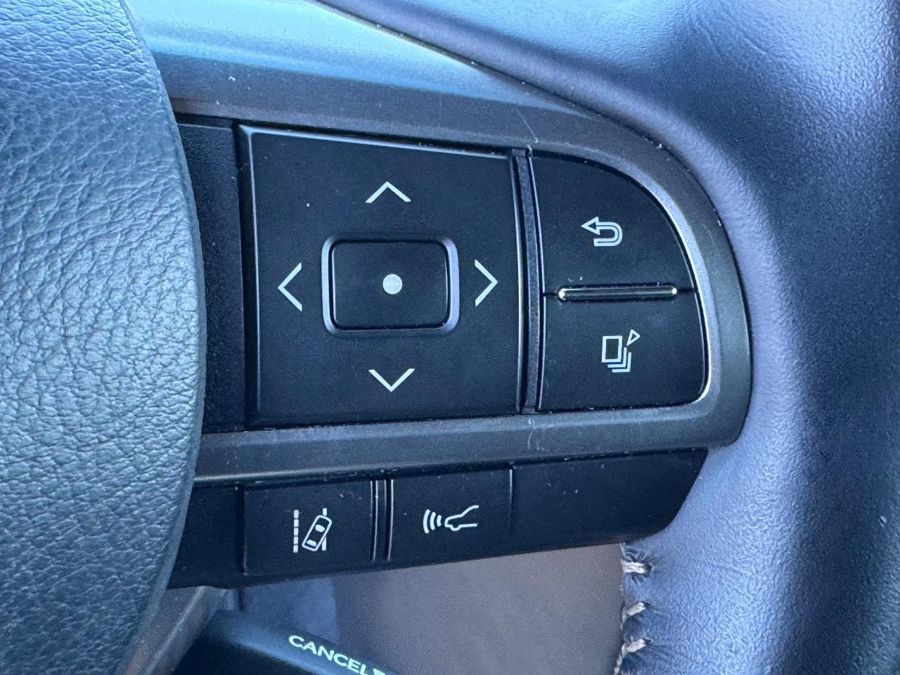 Lexus GX Vehicle Full-screen Gallery Image 23