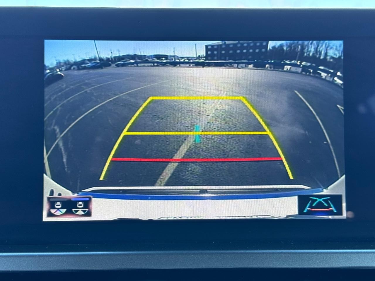 Lexus GX Vehicle Full-screen Gallery Image 25