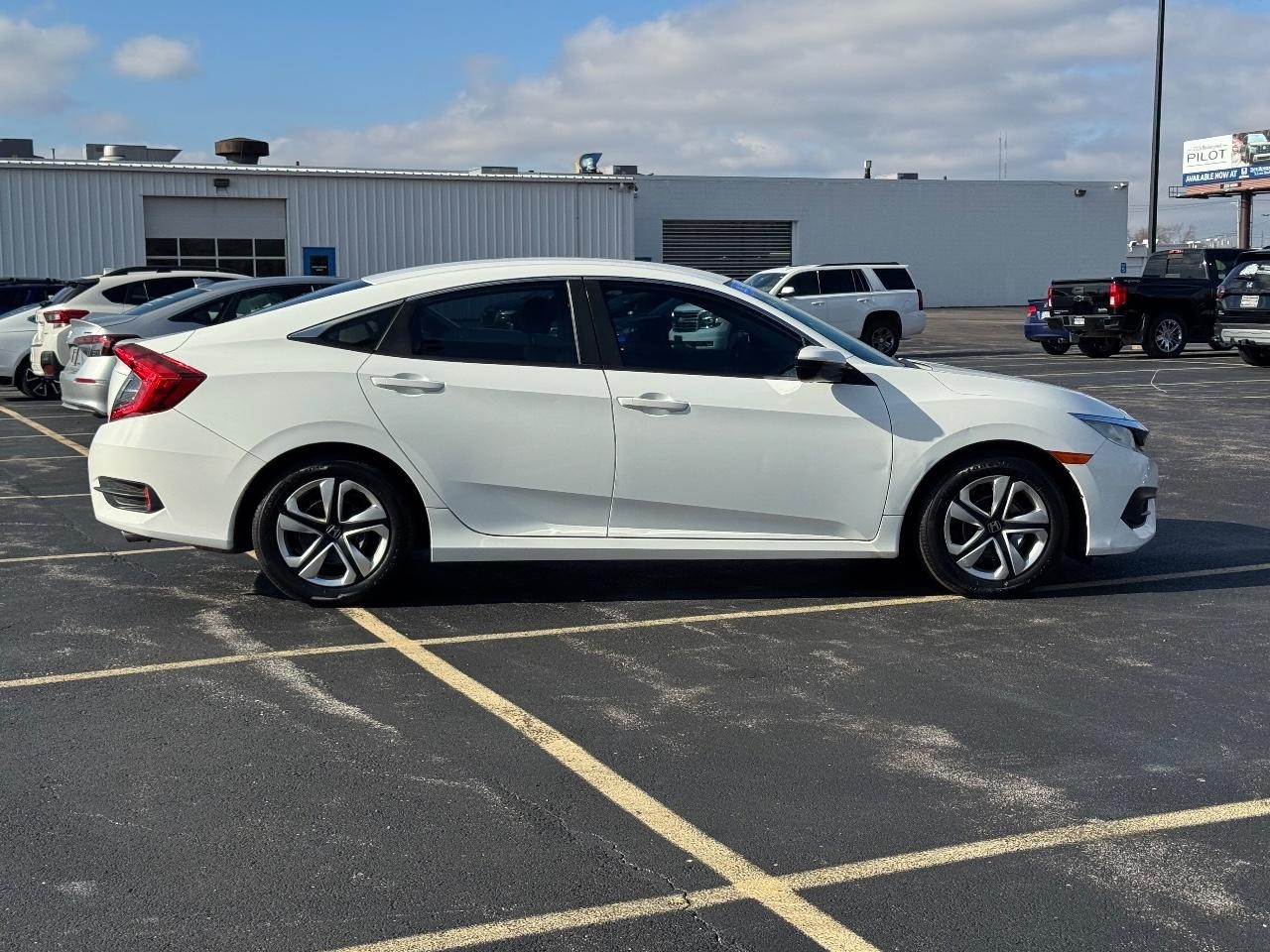 Honda Civic Sedan Vehicle Full-screen Gallery Image 02