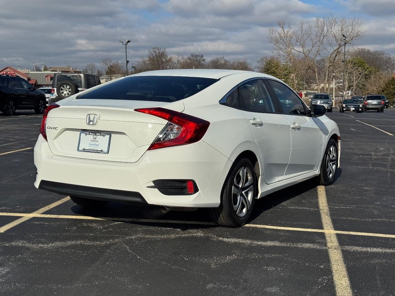 Honda Civic Sedan Vehicle Full-screen Gallery Image 03