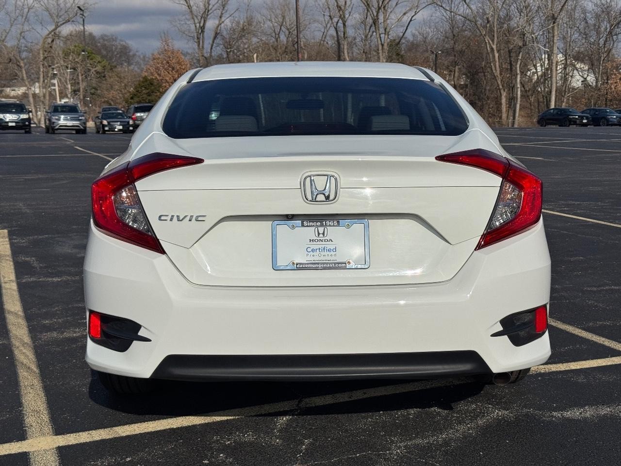 Honda Civic Sedan Vehicle Full-screen Gallery Image 05