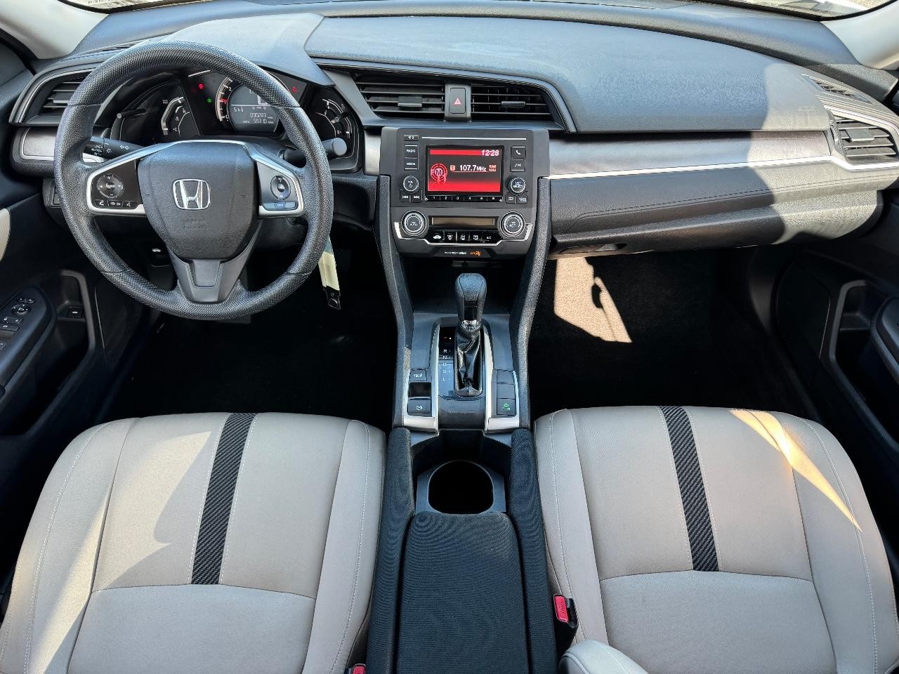 Honda Civic Sedan Vehicle Full-screen Gallery Image 11