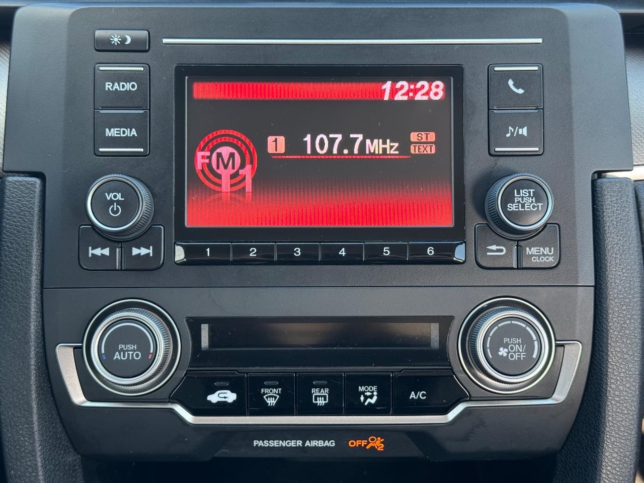 Honda Civic Sedan Vehicle Full-screen Gallery Image 13