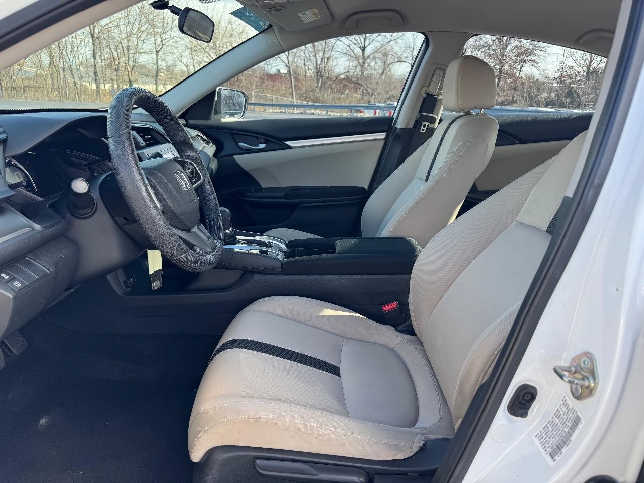 Honda Civic Sedan Vehicle Full-screen Gallery Image 16