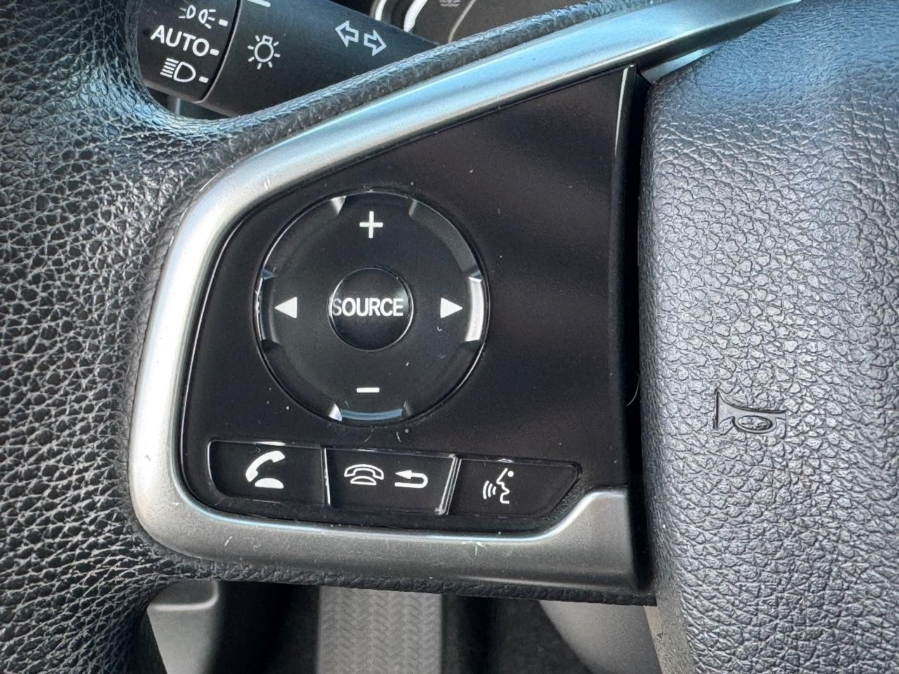 Honda Civic Sedan Vehicle Full-screen Gallery Image 18