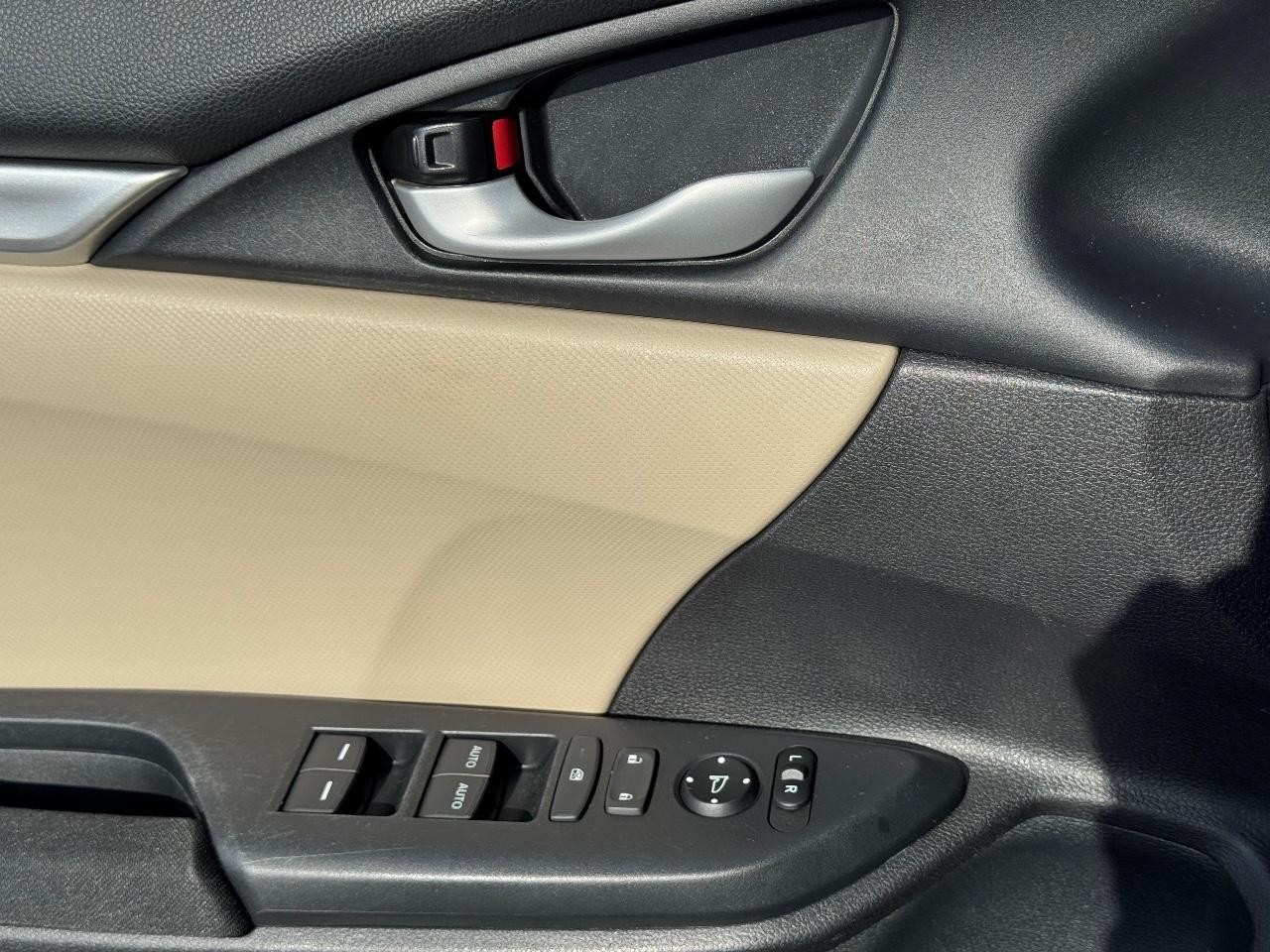 Honda Civic Sedan Vehicle Full-screen Gallery Image 22