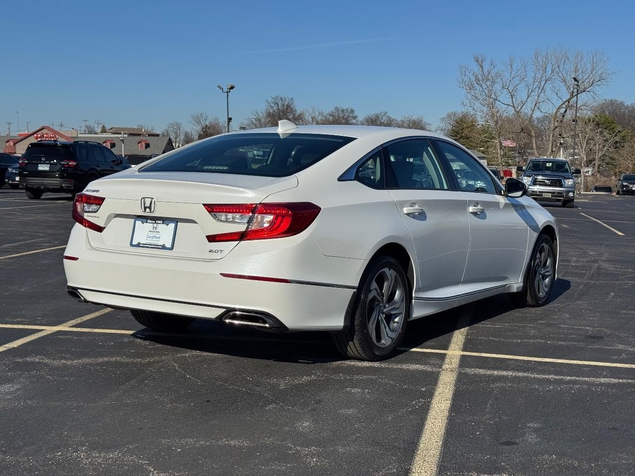 Honda Accord Sedan Vehicle Full-screen Gallery Image 03