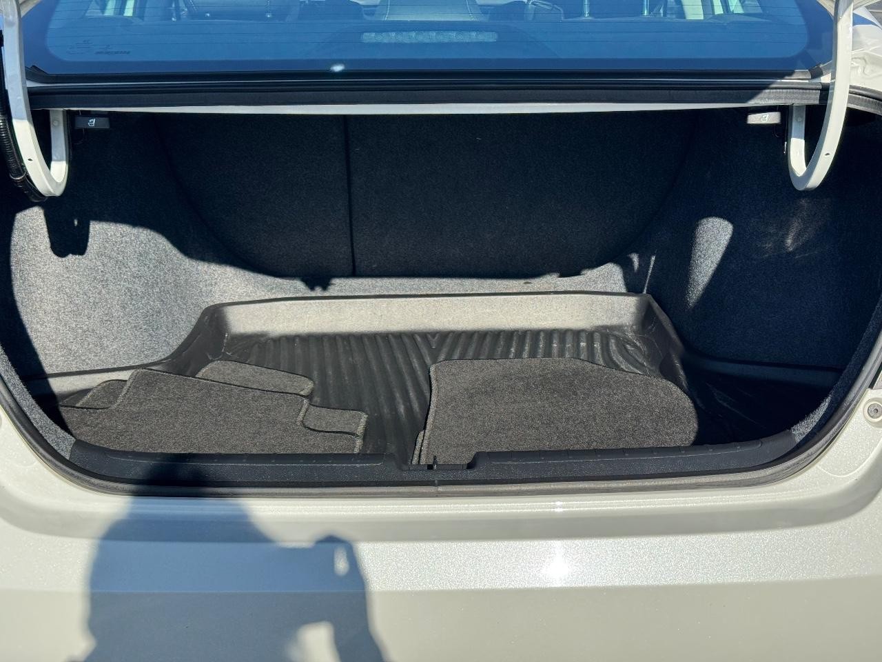 Honda Accord Sedan Vehicle Full-screen Gallery Image 04