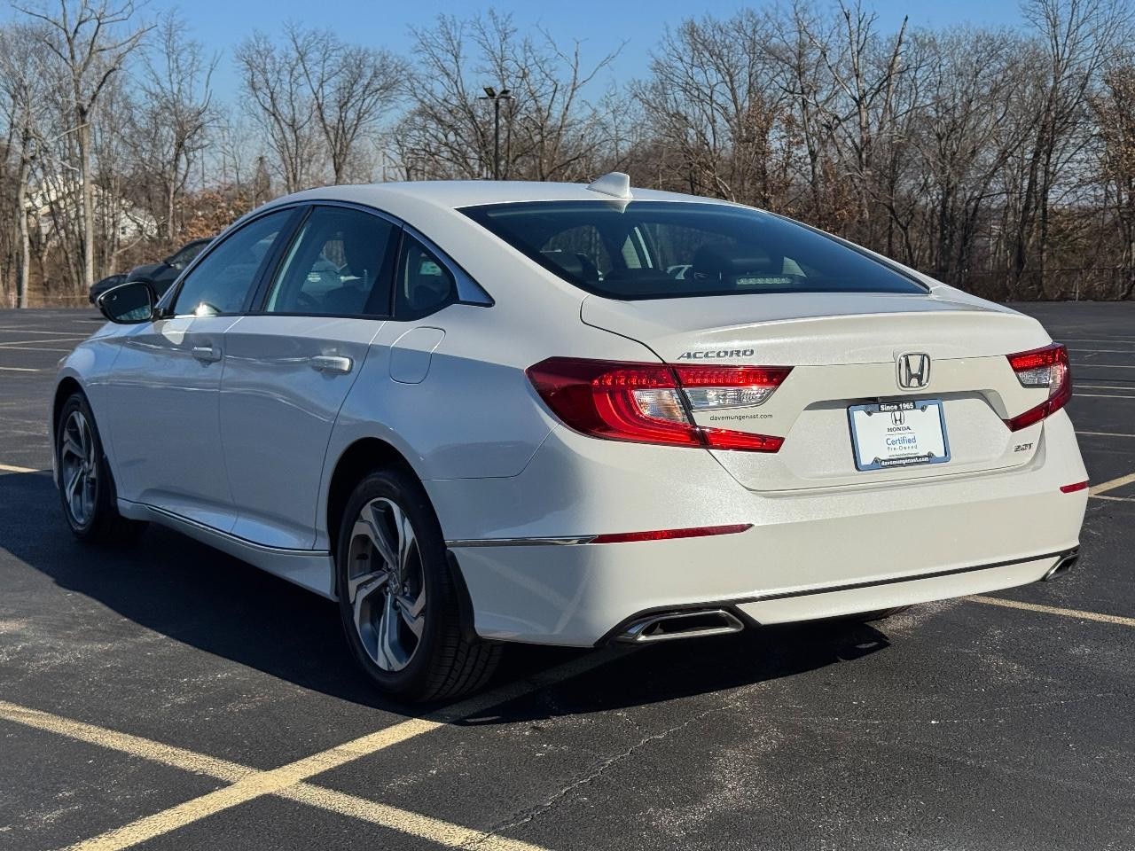 Honda Accord Sedan Vehicle Full-screen Gallery Image 06