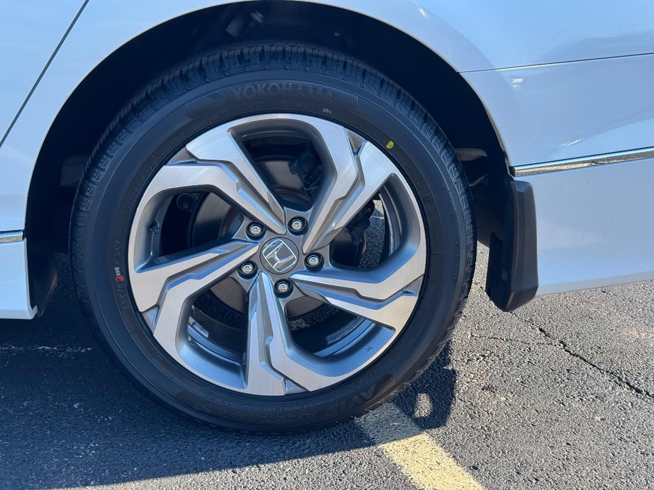 Honda Accord Sedan Vehicle Full-screen Gallery Image 07