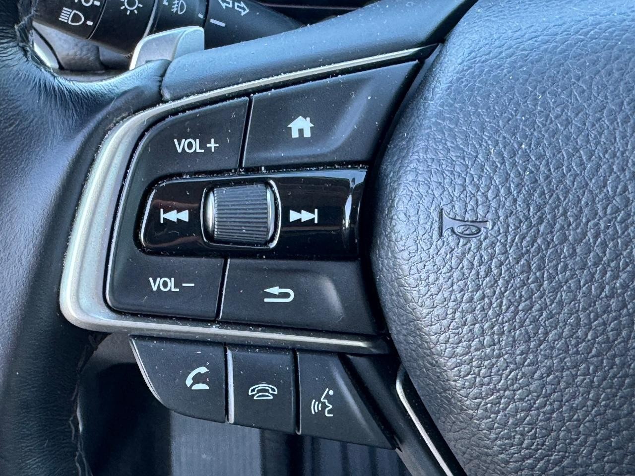 Honda Accord Sedan Vehicle Full-screen Gallery Image 21