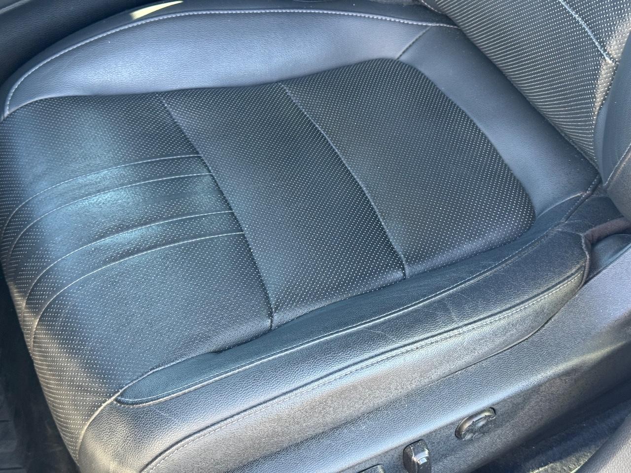 Honda Accord Sedan Vehicle Full-screen Gallery Image 26