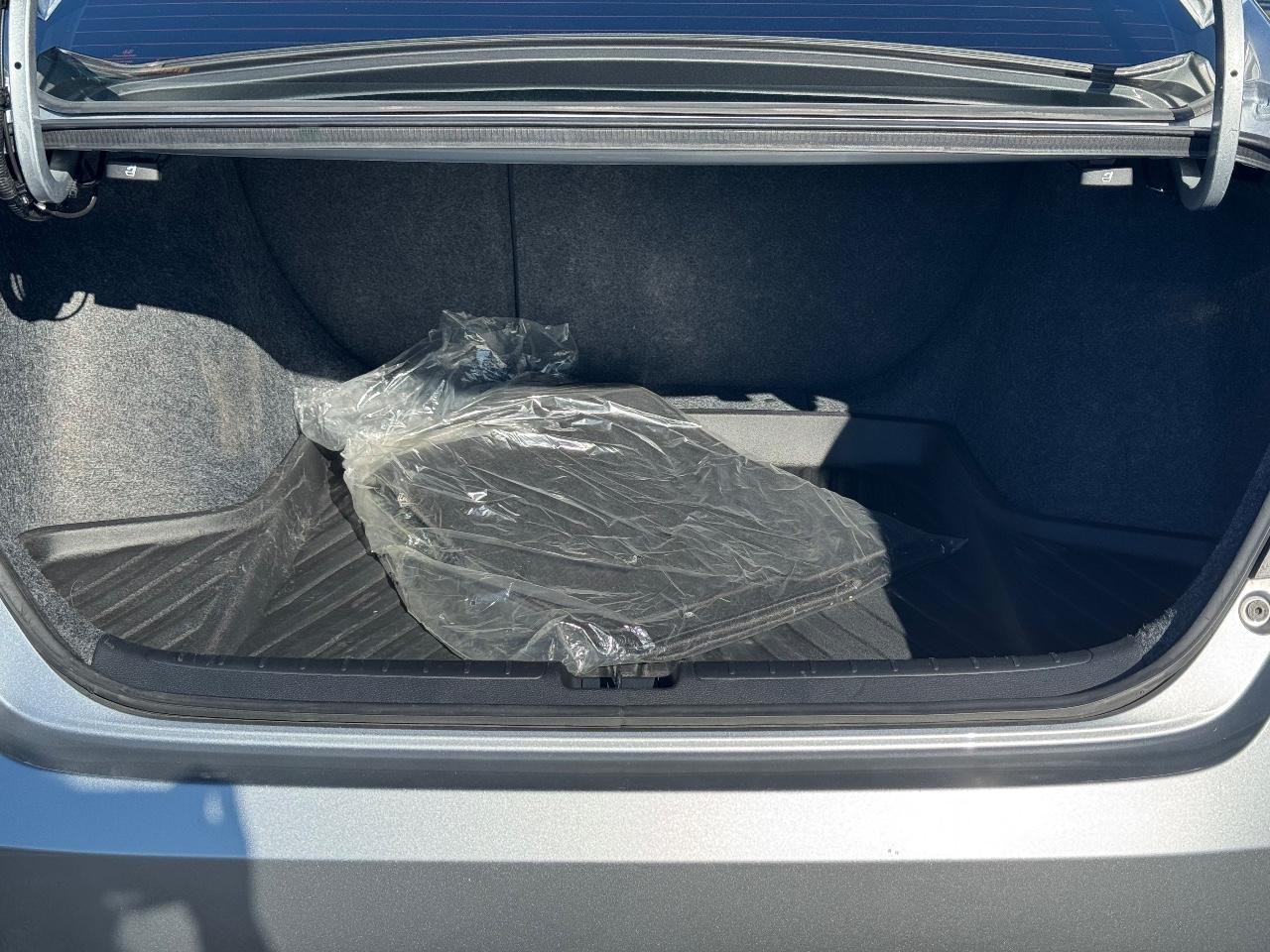 Honda Accord Sedan Vehicle Full-screen Gallery Image 04