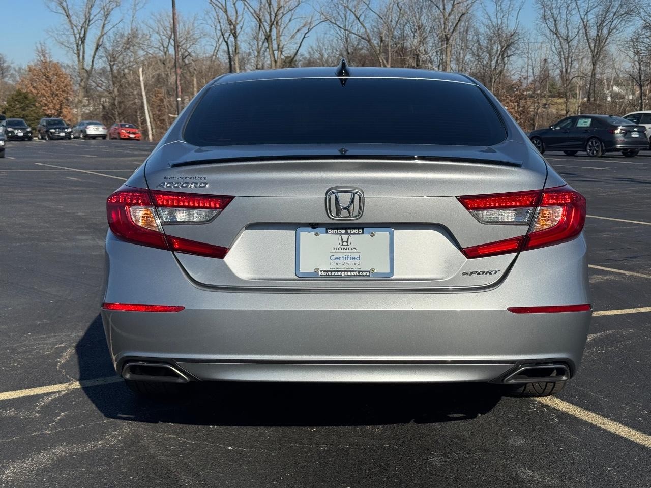 Honda Accord Sedan Vehicle Full-screen Gallery Image 05