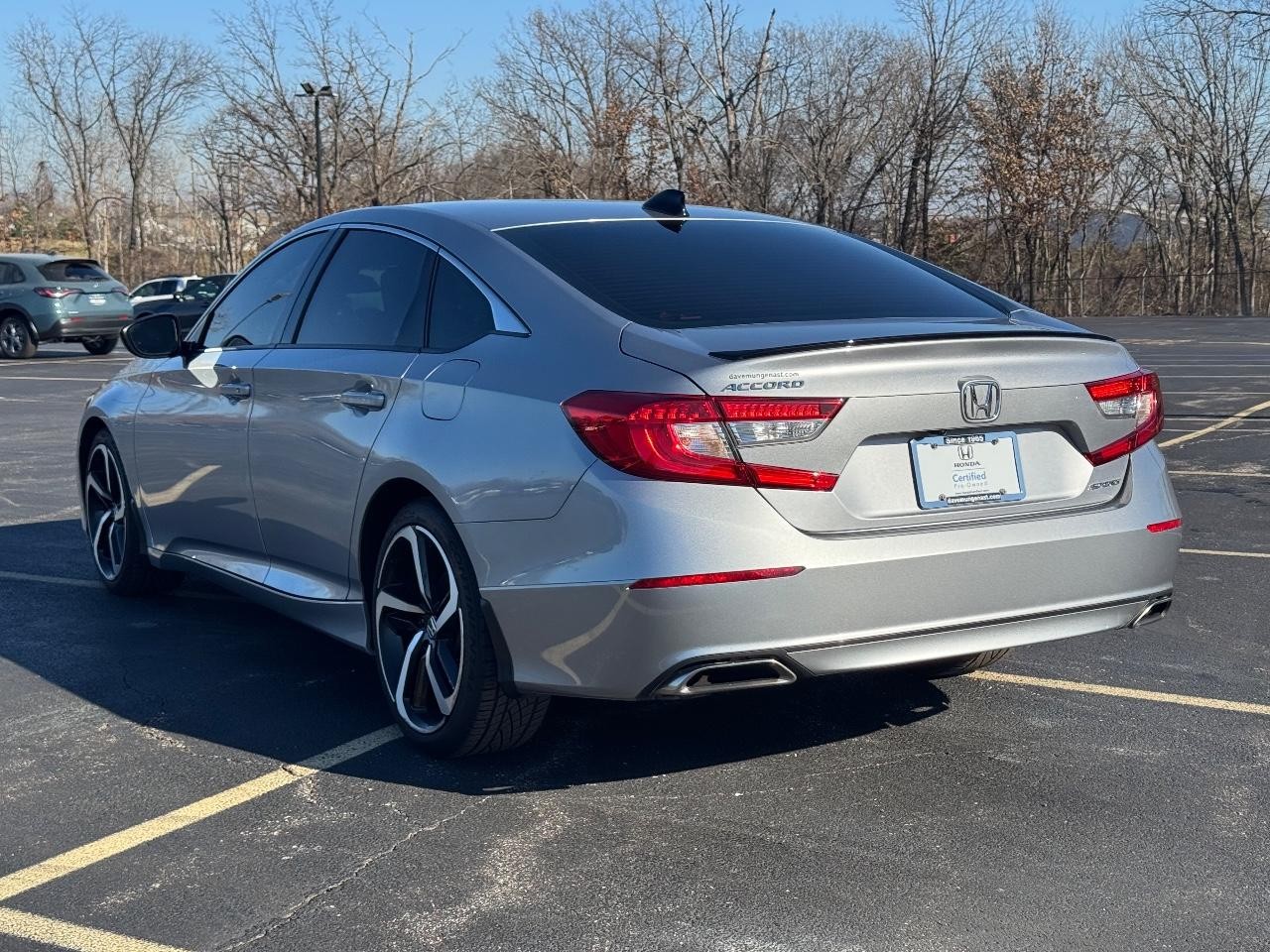 Honda Accord Sedan Vehicle Full-screen Gallery Image 06