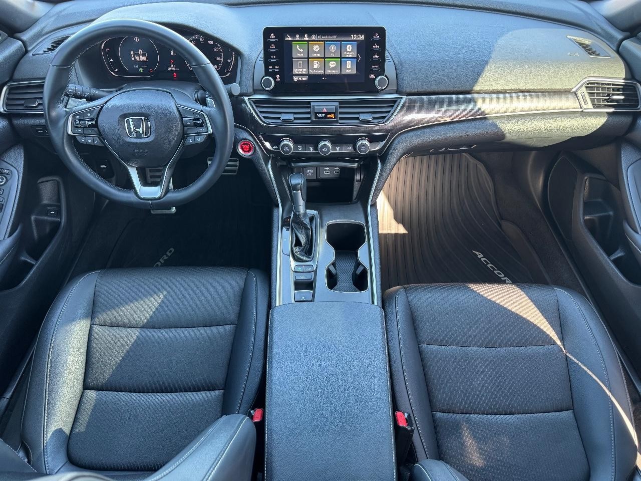 Honda Accord Sedan Vehicle Full-screen Gallery Image 11