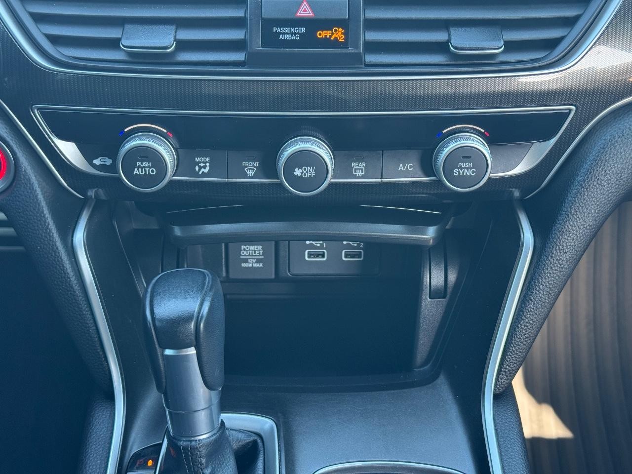 Honda Accord Sedan Vehicle Full-screen Gallery Image 14