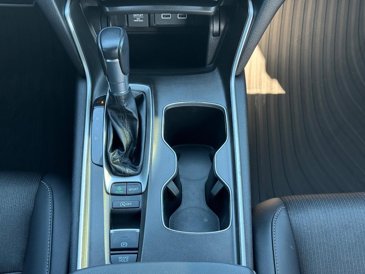 Honda Accord Sedan Vehicle Full-screen Gallery Image 15