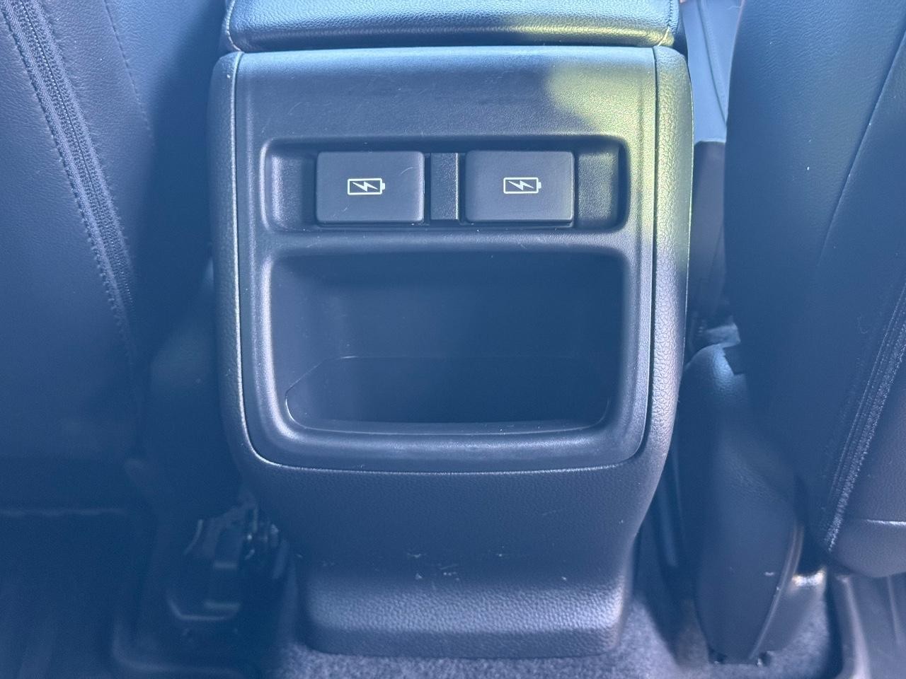 Honda Accord Sedan Vehicle Full-screen Gallery Image 16