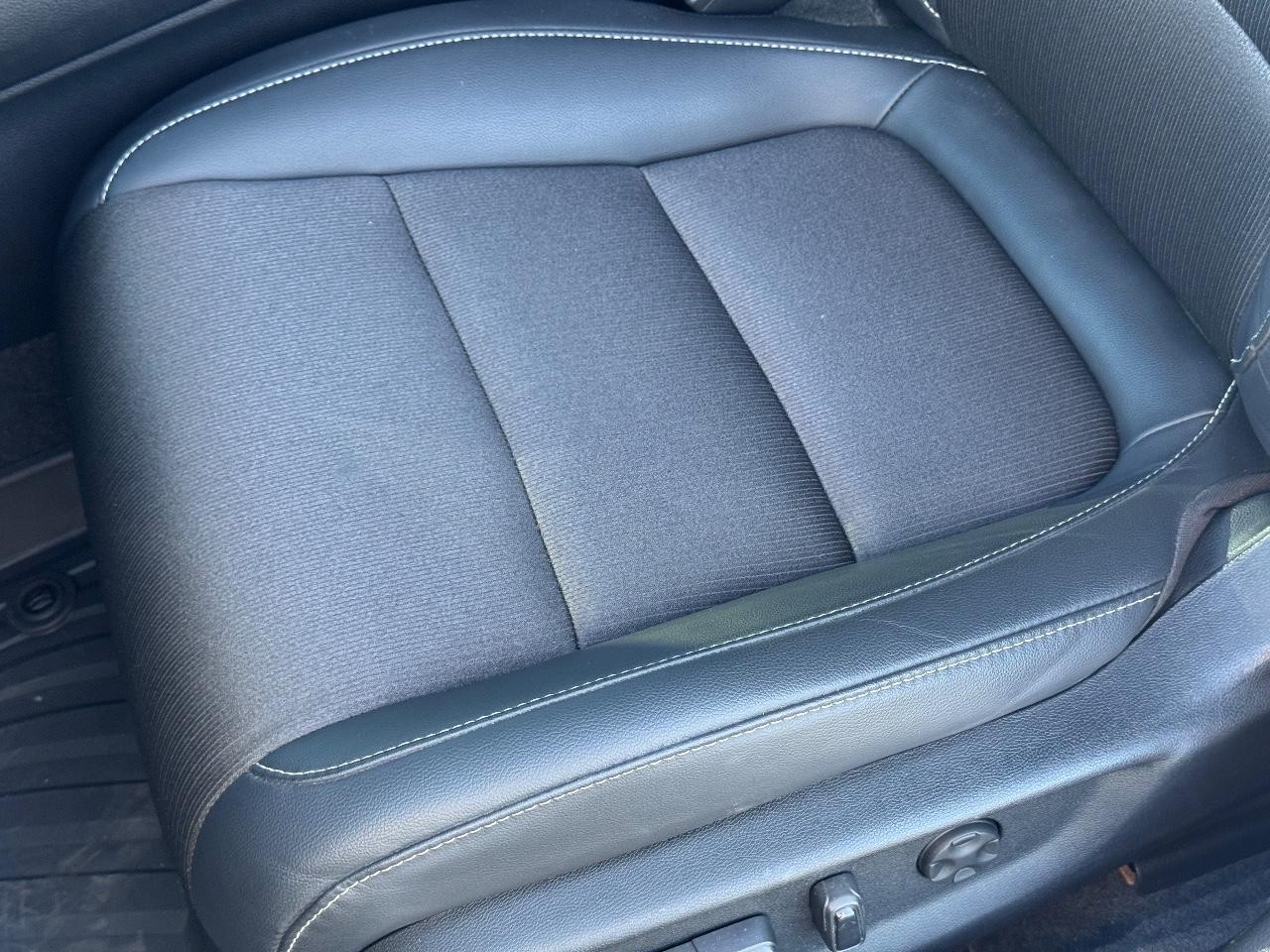 Honda Accord Sedan Vehicle Full-screen Gallery Image 25