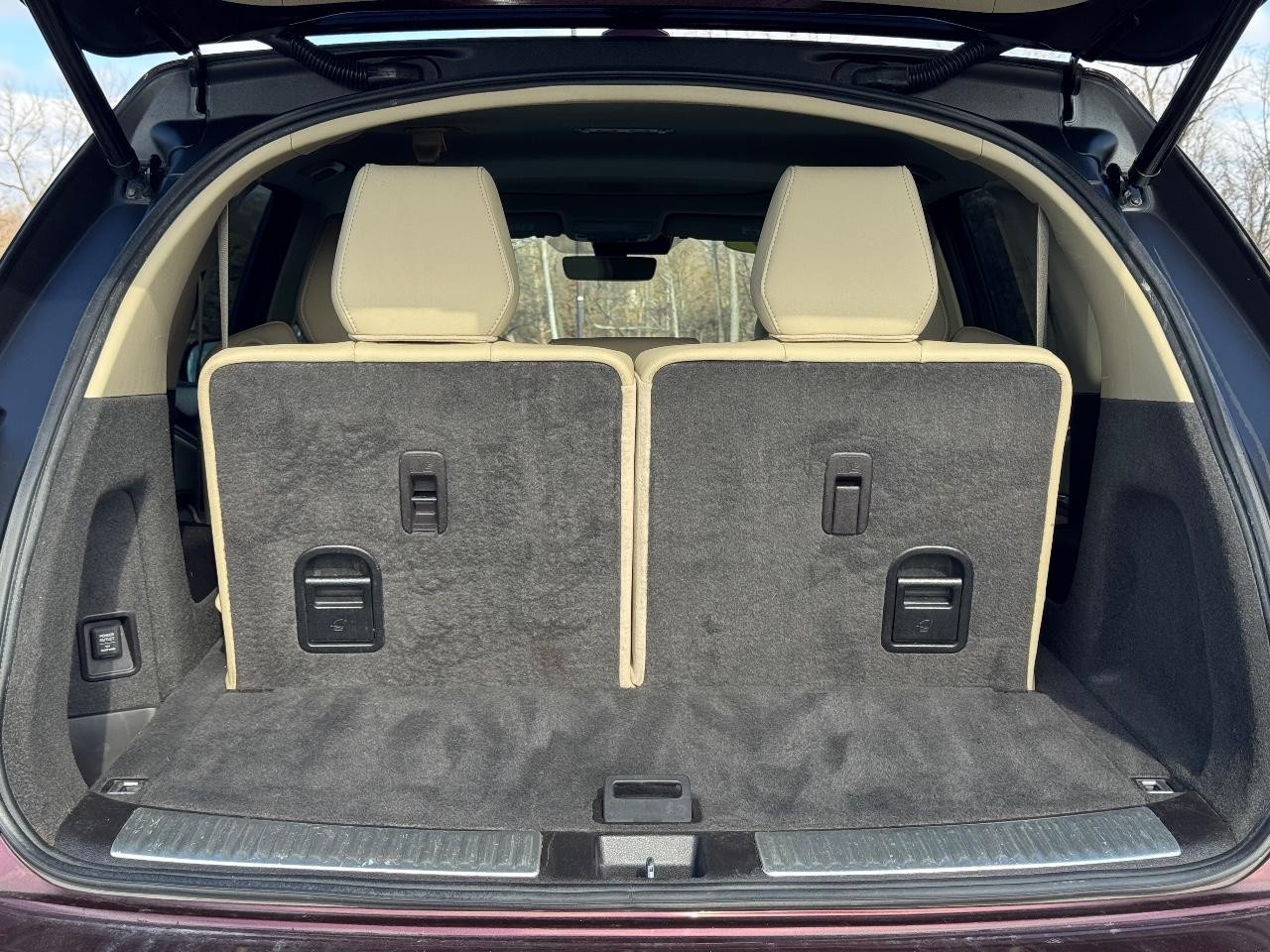 Acura MDX Vehicle Full-screen Gallery Image 04