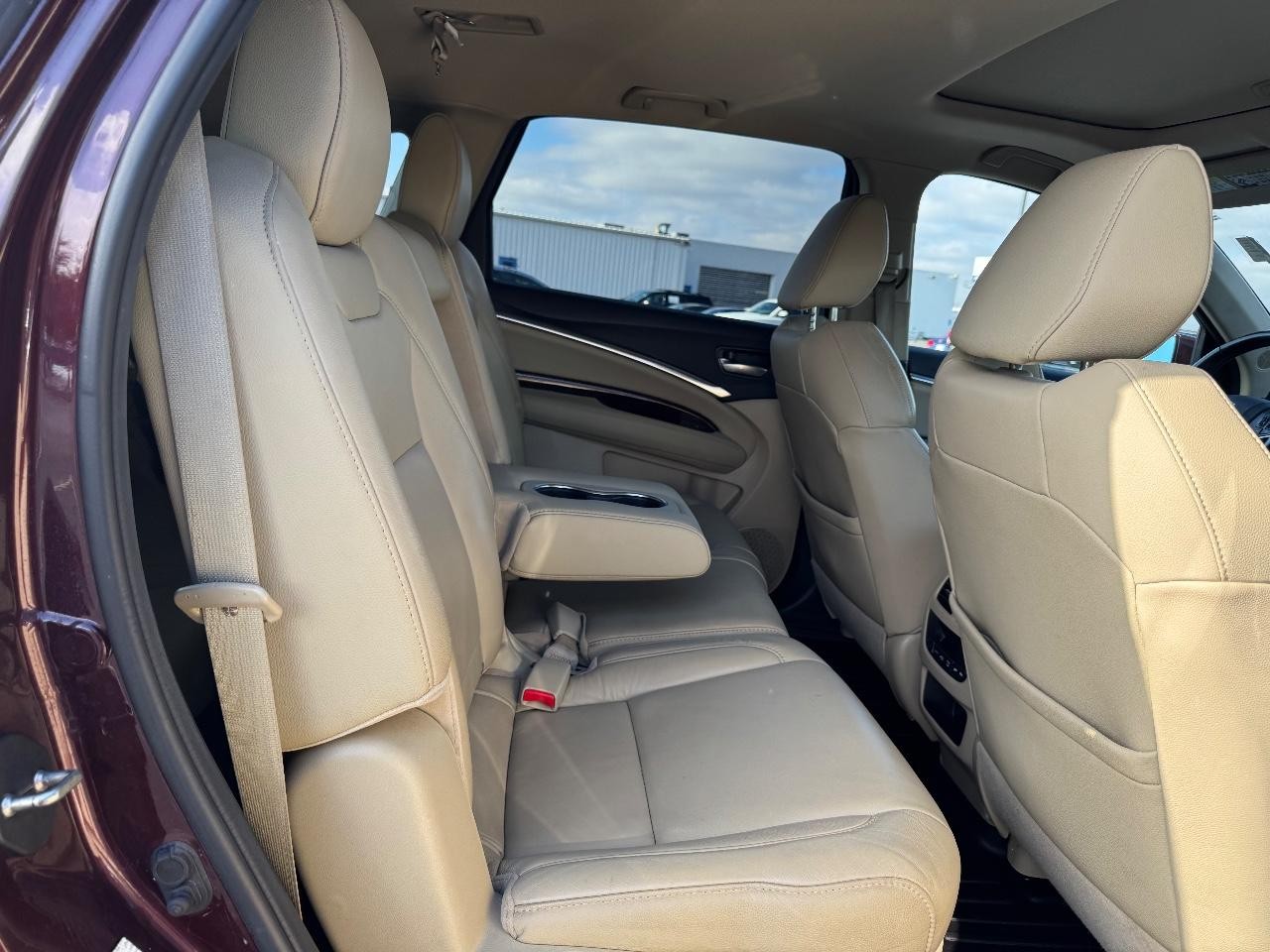 Acura MDX Vehicle Full-screen Gallery Image 10