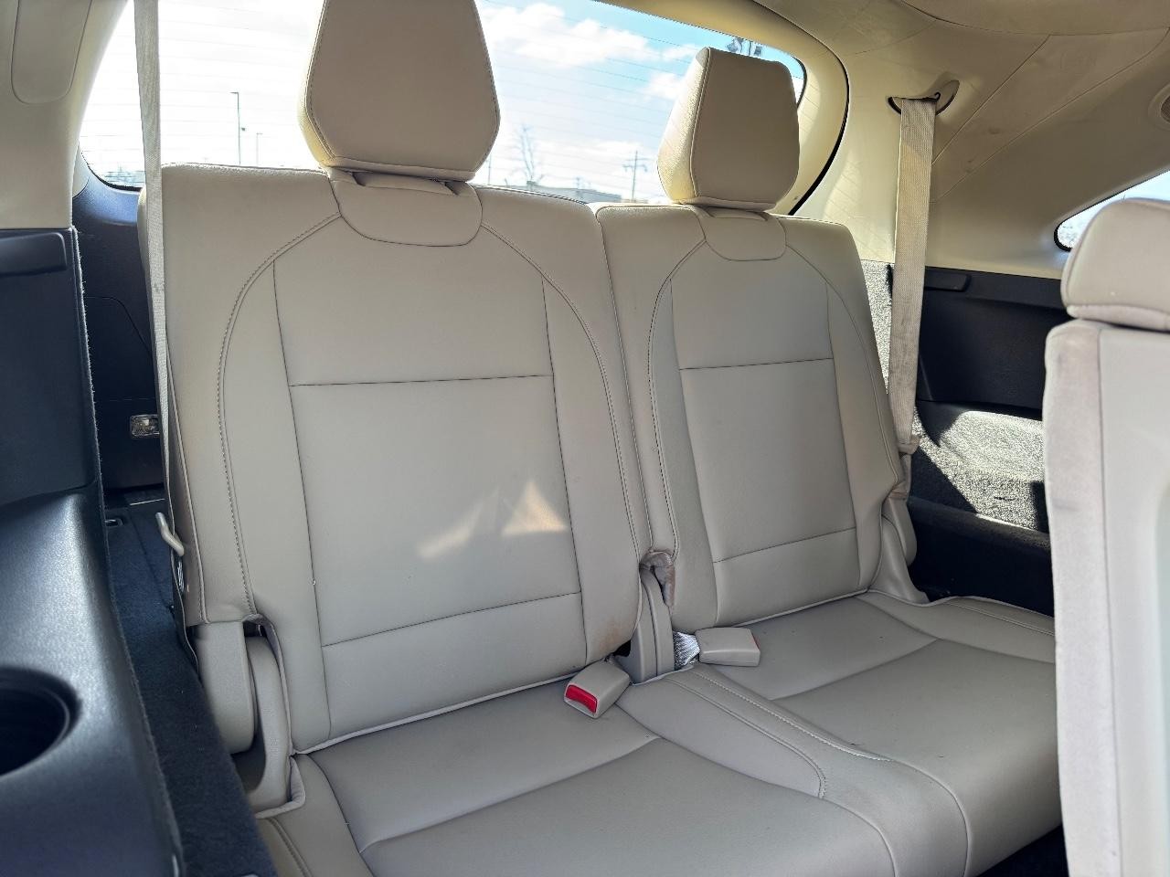 Acura MDX Vehicle Full-screen Gallery Image 11