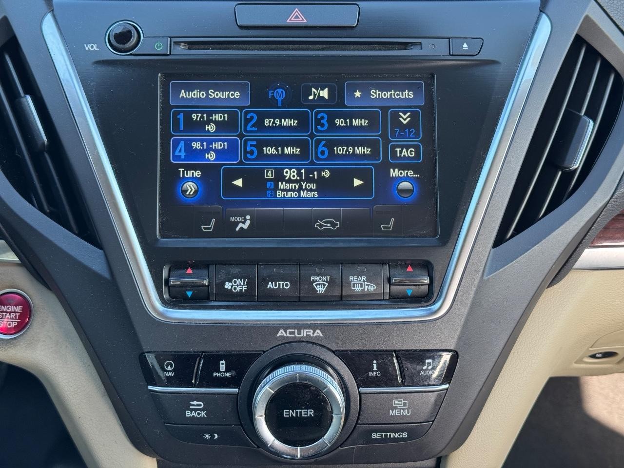 Acura MDX Vehicle Full-screen Gallery Image 15