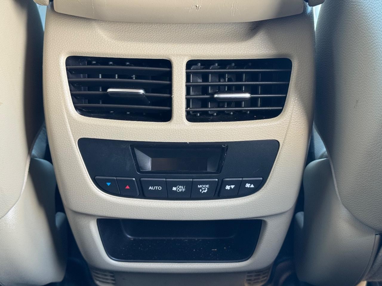 Acura MDX Vehicle Full-screen Gallery Image 17