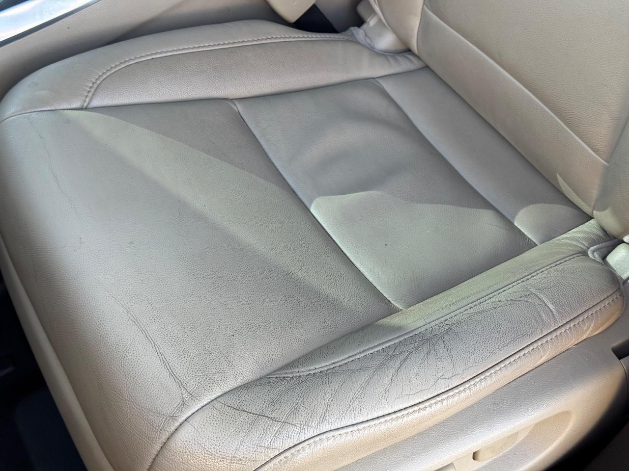 Acura MDX Vehicle Full-screen Gallery Image 28