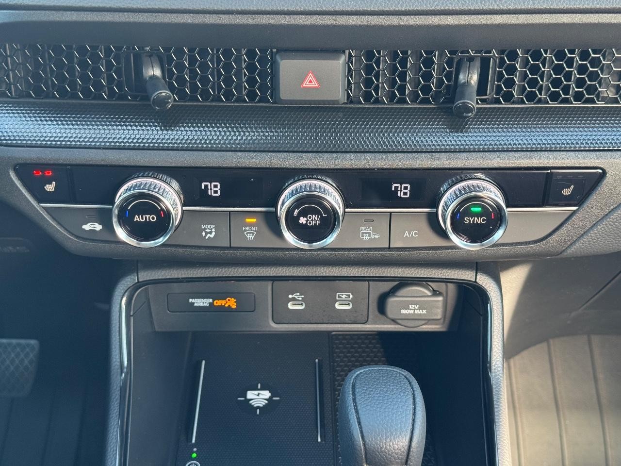 Honda CR-V Vehicle Full-screen Gallery Image 14