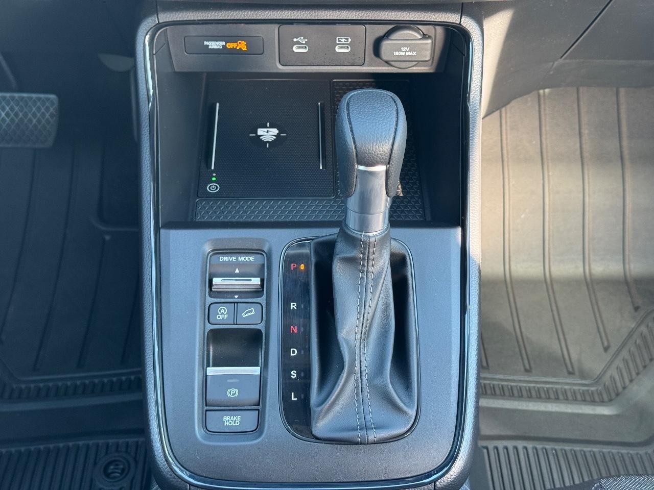 Honda CR-V Vehicle Full-screen Gallery Image 15