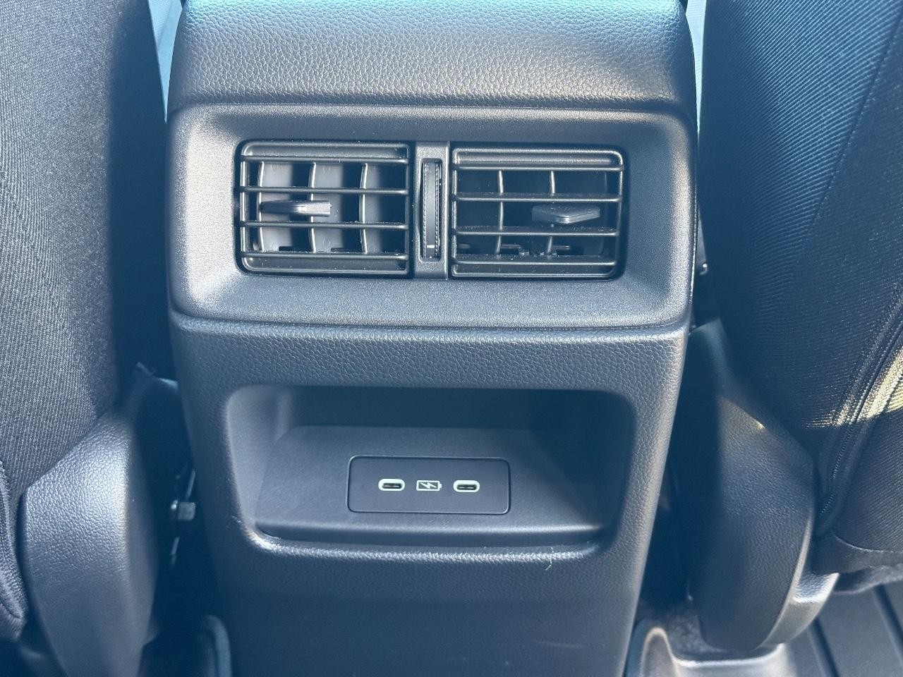 Honda CR-V Vehicle Full-screen Gallery Image 16