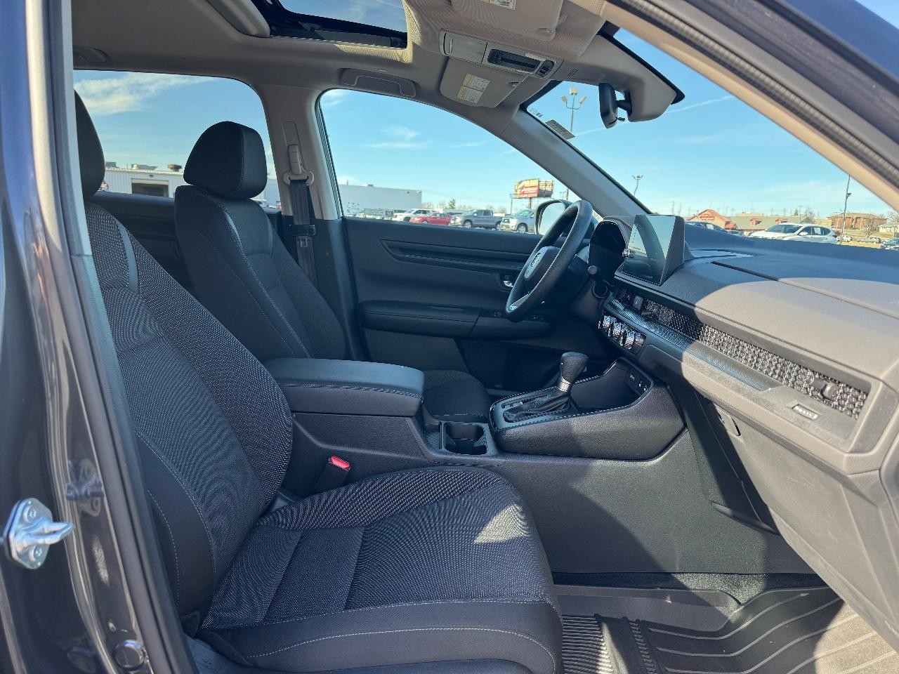 Honda CR-V Vehicle Full-screen Gallery Image 17