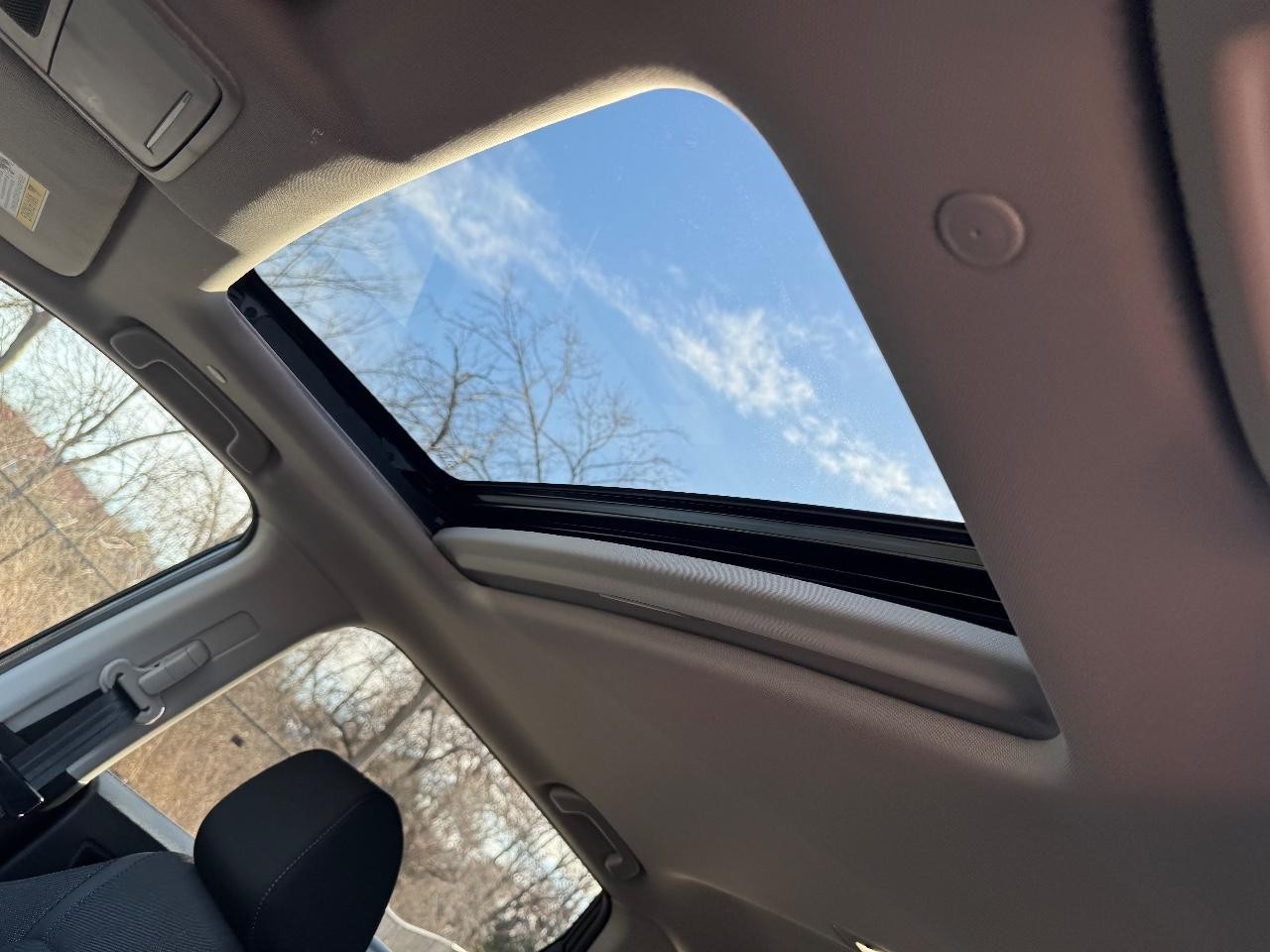 Honda CR-V Vehicle Full-screen Gallery Image 19