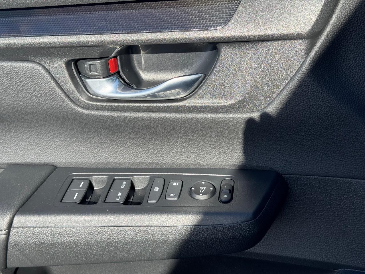 Honda CR-V Vehicle Full-screen Gallery Image 24