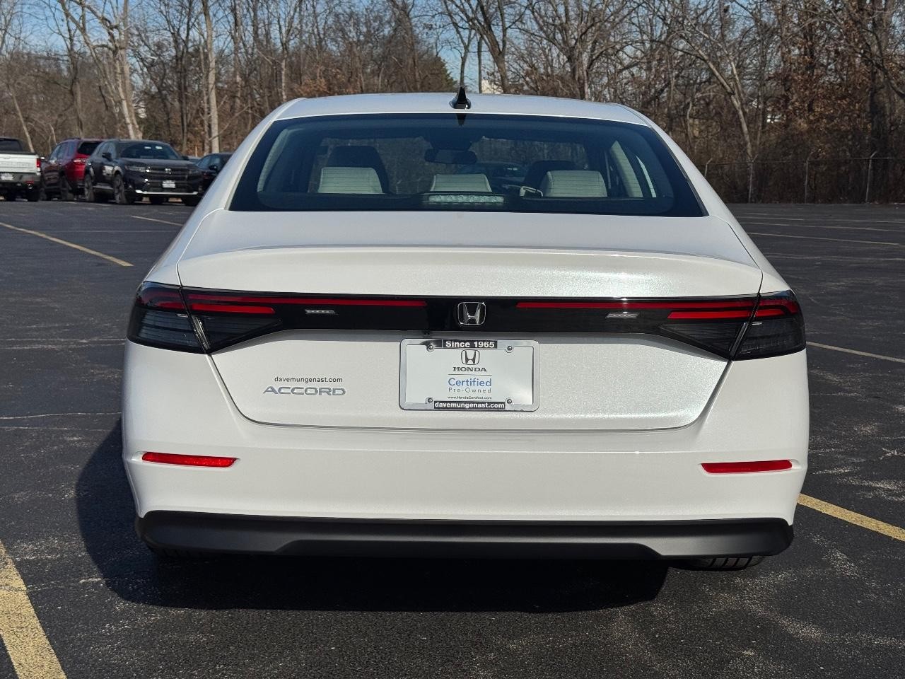 Honda Accord Sedan Vehicle Full-screen Gallery Image 05