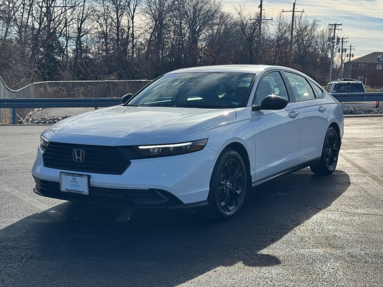 Honda Accord Sedan Vehicle Full-screen Gallery Image 08