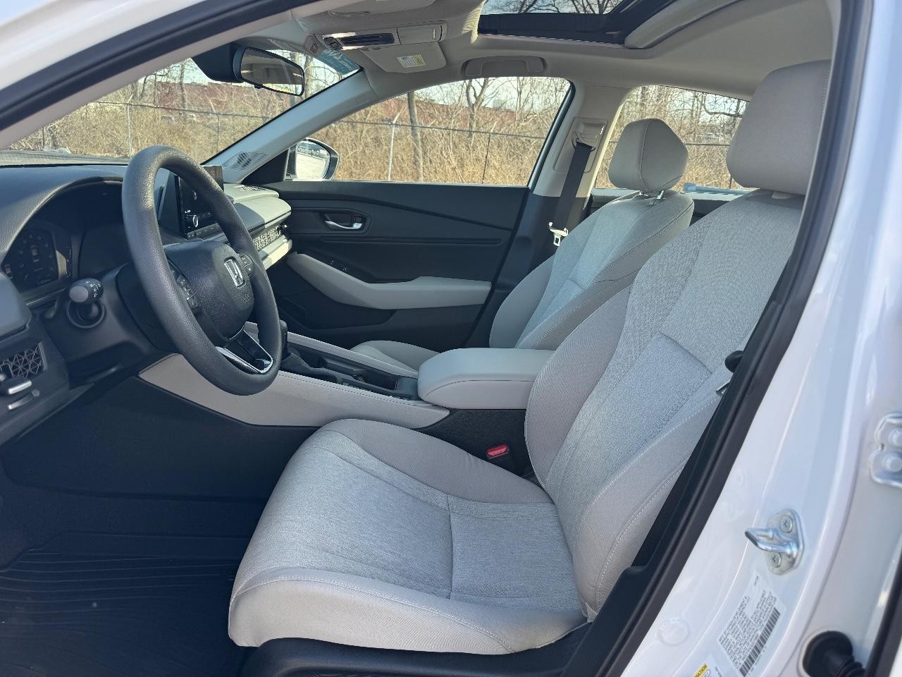 Honda Accord Sedan Vehicle Full-screen Gallery Image 18