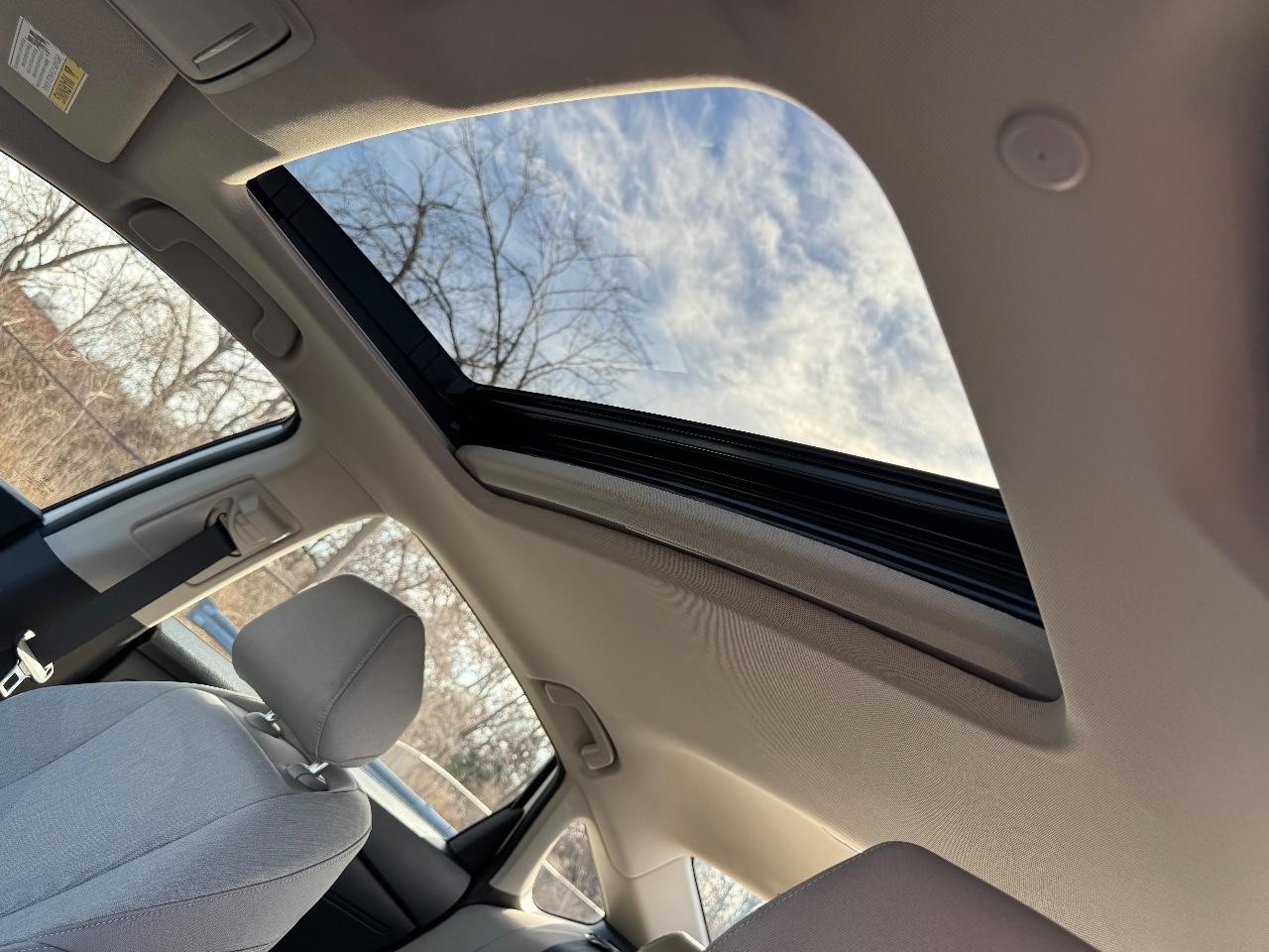 Honda Accord Sedan Vehicle Full-screen Gallery Image 19