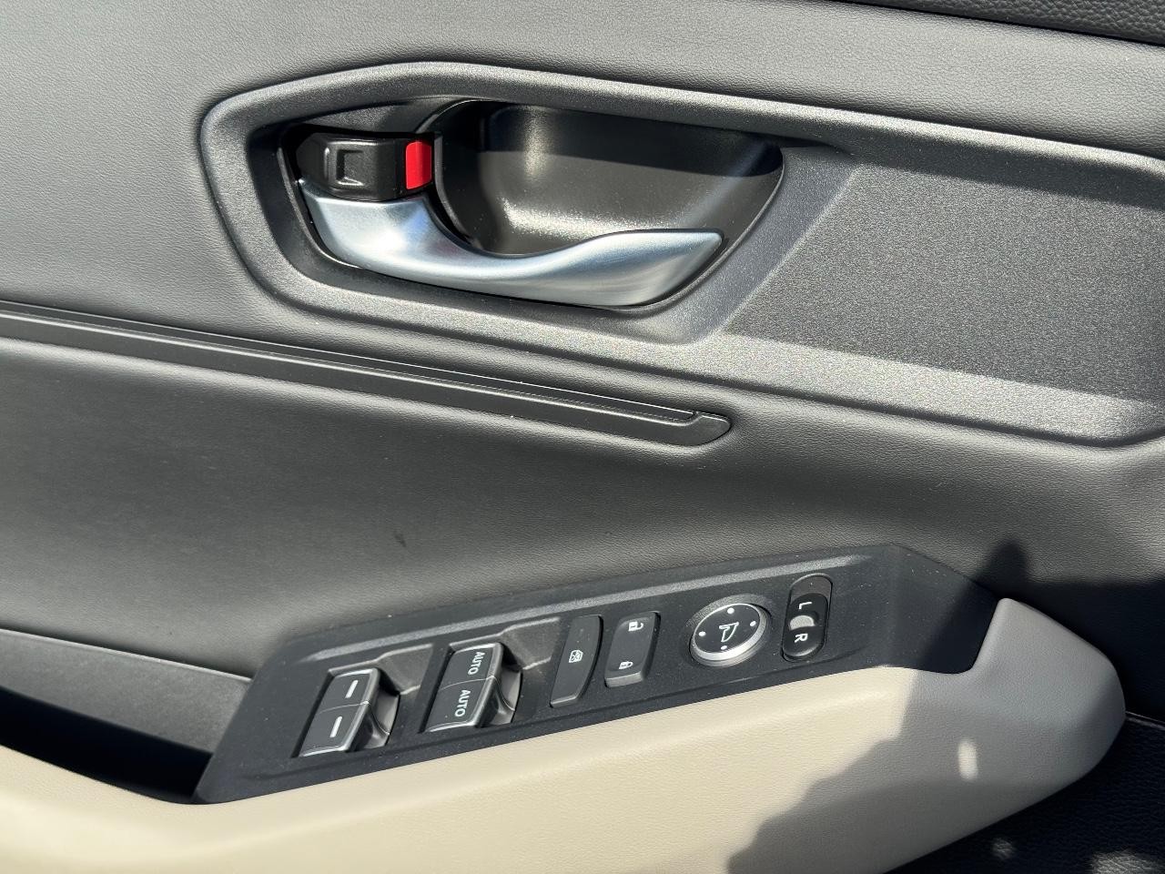 Honda Accord Sedan Vehicle Full-screen Gallery Image 24