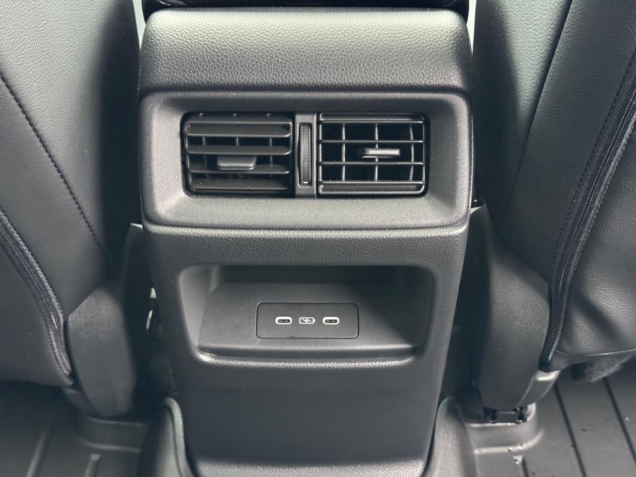 Honda CR-V Vehicle Full-screen Gallery Image 16