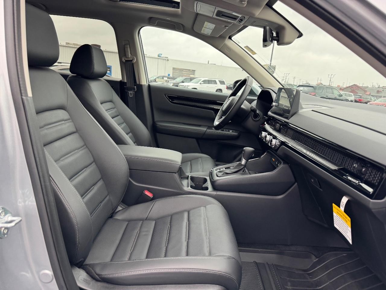 Honda CR-V Vehicle Full-screen Gallery Image 17