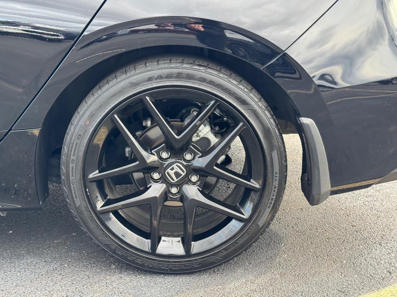 Honda Civic Hatchback Vehicle Full-screen Gallery Image 07