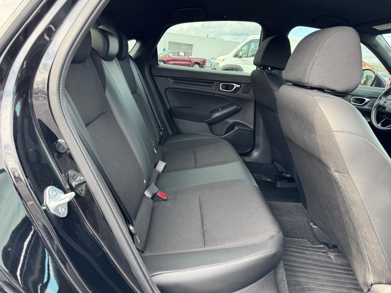 Honda Civic Hatchback Vehicle Full-screen Gallery Image 10