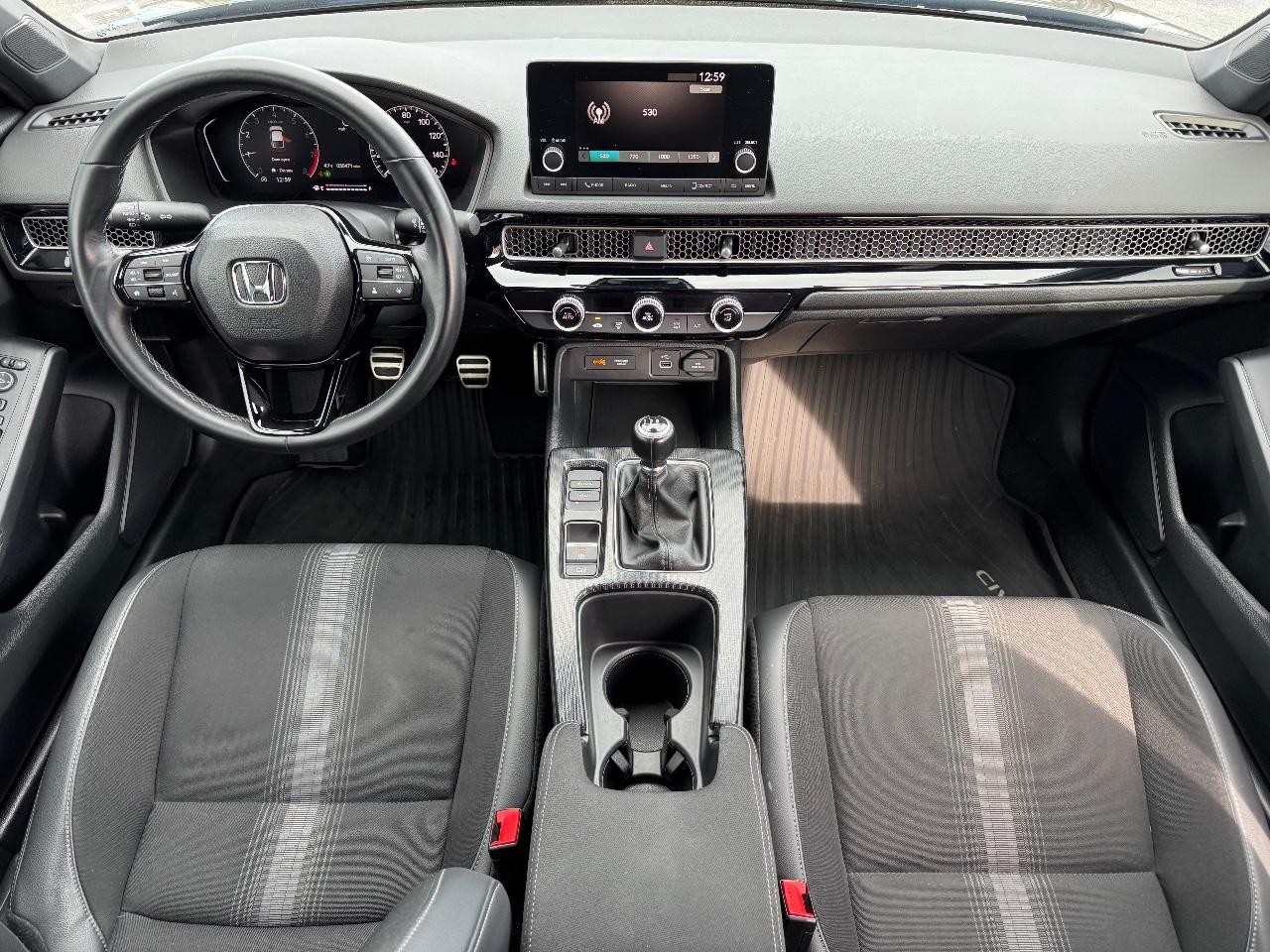 Honda Civic Hatchback Vehicle Full-screen Gallery Image 11