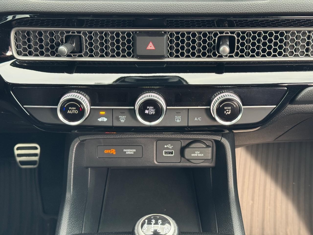 Honda Civic Hatchback Vehicle Full-screen Gallery Image 14