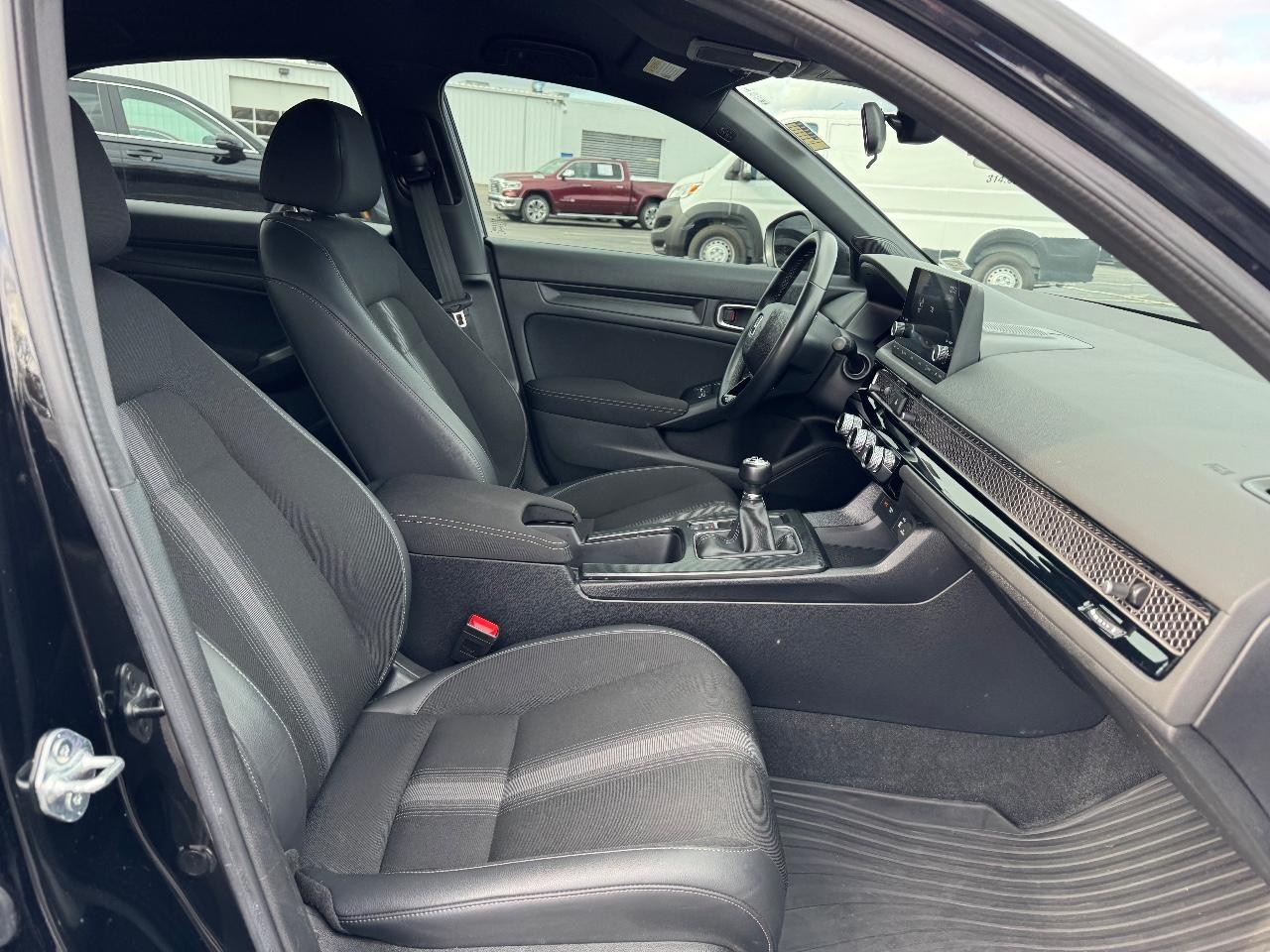 Honda Civic Hatchback Vehicle Full-screen Gallery Image 16