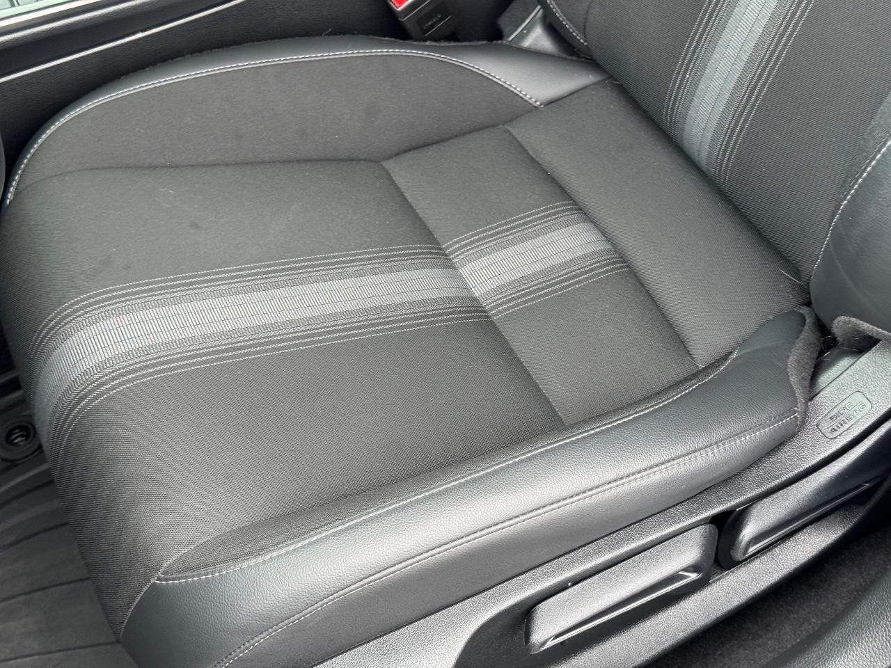 Honda Civic Hatchback Vehicle Full-screen Gallery Image 24